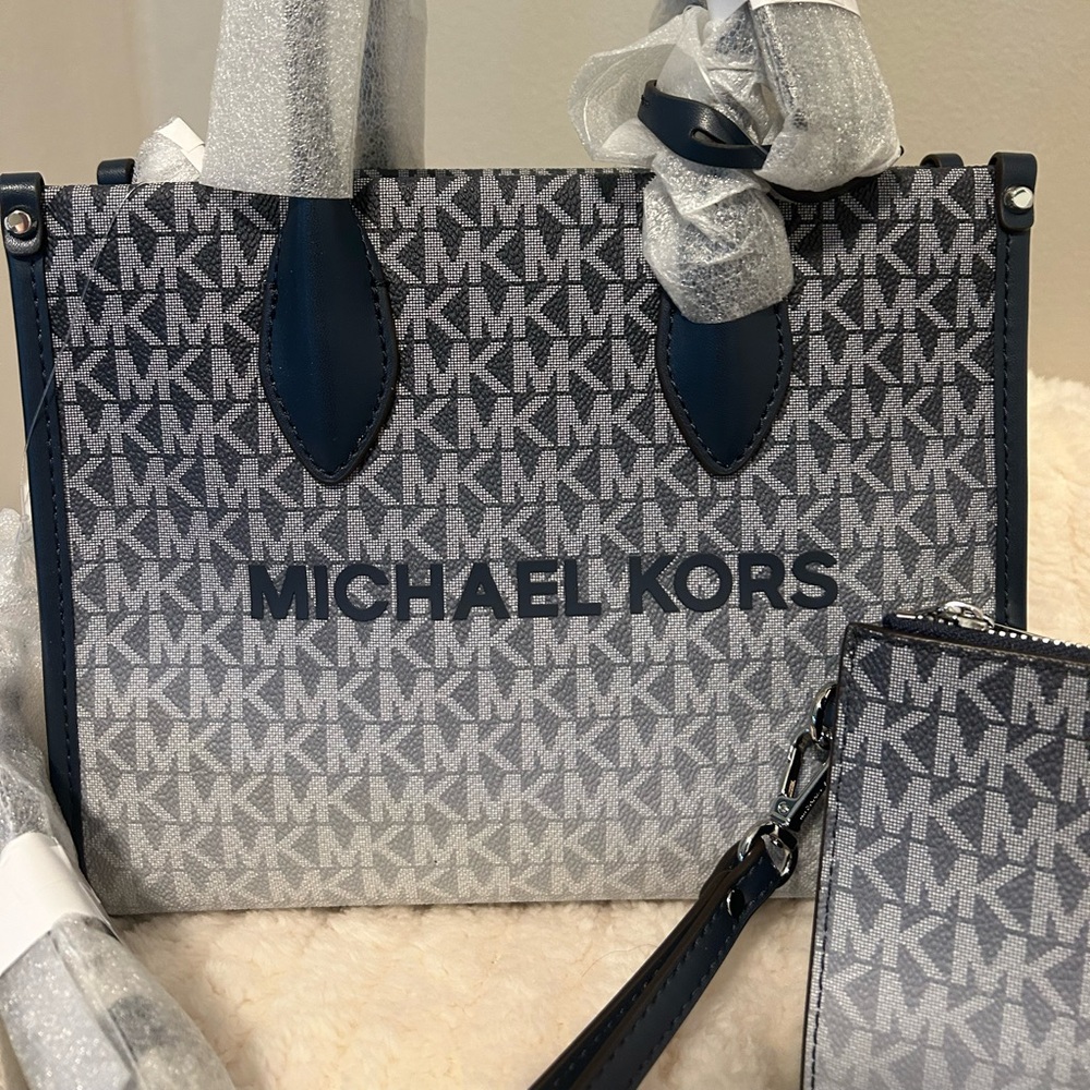 NWT..Michael Kors Mirella Small Ombre’
Signature Logo Crossbody Bag & Wallet - Picture 4 of 13